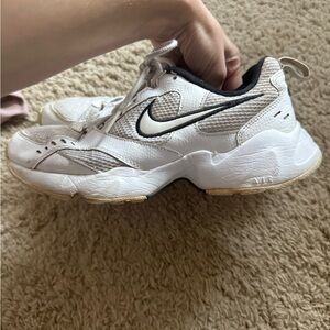 Nike Women's White and Black Sneakers
